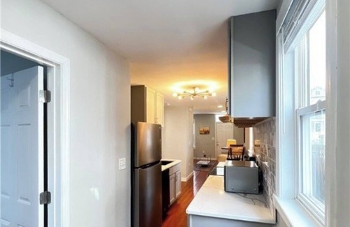 Mosby House | Charming 2-bedroom house in lovely Richmond with WiFi, AC.