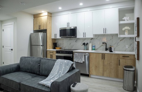 Southwest Calgary House | Charming 2-bedroom house in delightful Calgary with WiFi