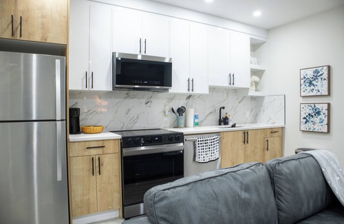 Southwest Calgary House | Charming 2-bedroom house in delightful Calgary with WiFi