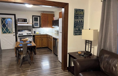 Collins House | Charming 2-bedroom house in Collins with AC, WiFi