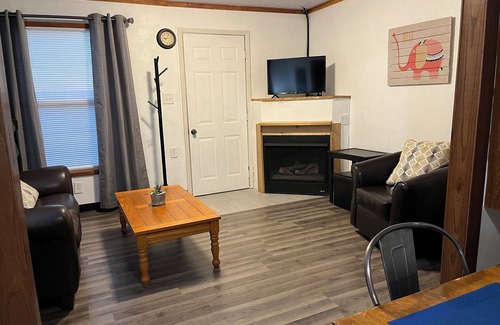 Collins House | Charming 2-bedroom house in Collins with AC, WiFi