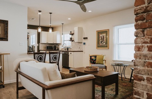 East Memphis House | Charming 2-bedroom house located in the heart of Midtown