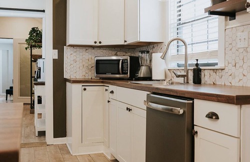 East Memphis House | Charming 2-bedroom house located in the heart of Midtown