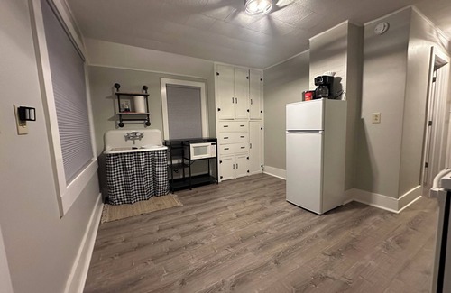 Norwalk House | Charming 2-bedroom house with AC, WiFi in serene Norwalk