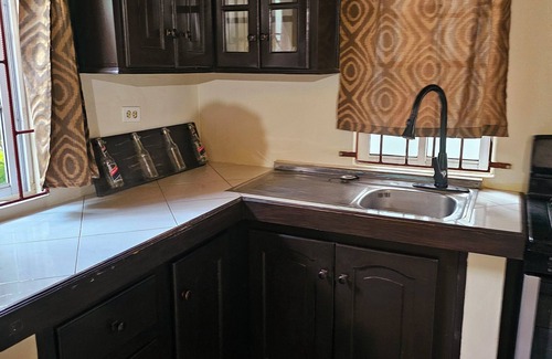 West End House | Charming 2-bedroom house with AC and WiFi in gorgeous Negril, Jamaica