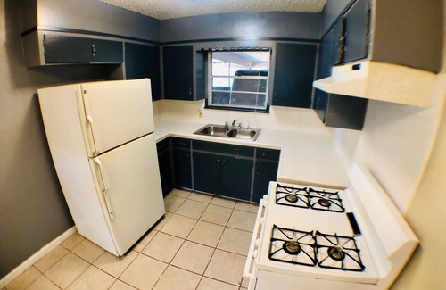 South Congress House | Charming 2-bedroom house in wonderful Austin with laundry/WIFI/AC