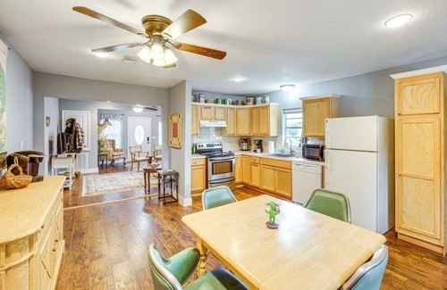 Hattiesburg House | Charming 2-bedroom house in Petal with WiFi, 5min from free splash pad