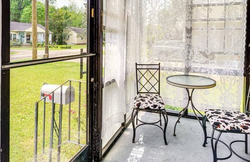 Hattiesburg House | Charming 2-bedroom house in Petal with WiFi, 5min from free splash pad