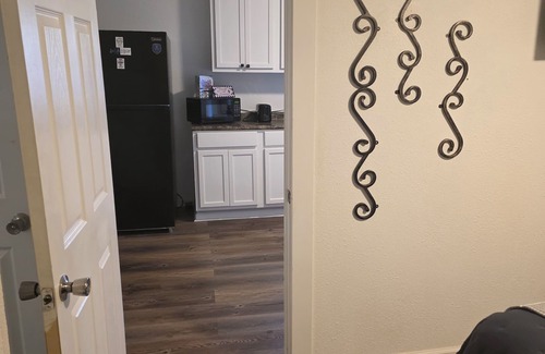 Tyler House | Charming 2-bedroom house in lovely Tyler with AC