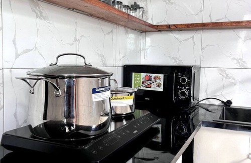 Lome Apartment | Charming 2-bedroom house with WiFi, AC 5 minutes away from the airport.