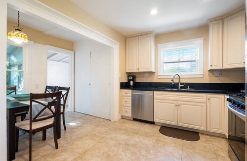 Village of La Jolla Cottage | Charming 2-bedroom La Jolla Village cottage with AC