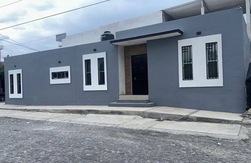 Coquimatlan House | Charming 2-bedroom house with WiFi, AC in delightful Coquimatlán