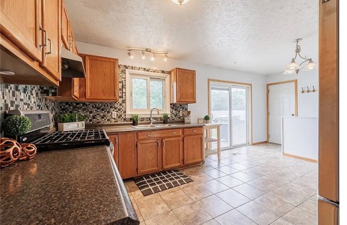 Rochester House | Charming 2-bedroom + office house, safe, quiet, and convenient