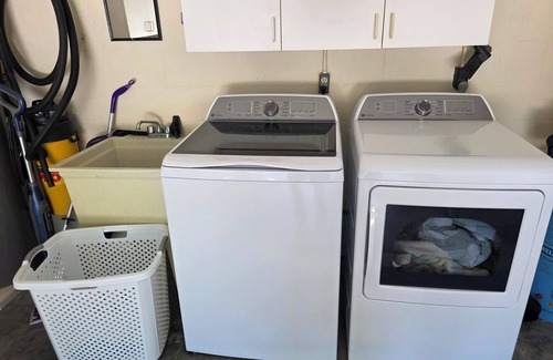 Englewood South House | Charming 2-bedroom pool house with WiFi in lovely Englewood, close to the beach.