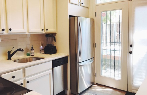 NoMa House | Charming 2-bedroom rowhouse with private patio in central Washington, DC