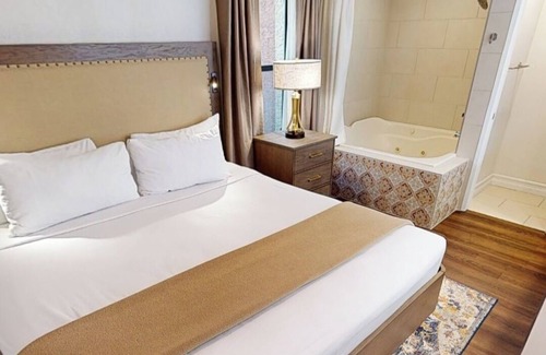 Las Vegas Resort | Charming 2-bedroom resort in superb Las Vegas with AC, fitness room, WiFi
