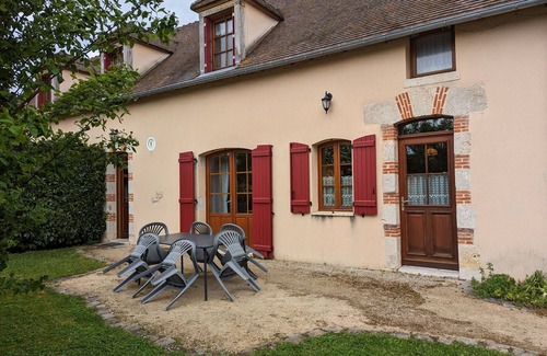 Lorcy Cottage | Charming 2-Bedroom Rural House with Private Terrace Near Fontainebleau