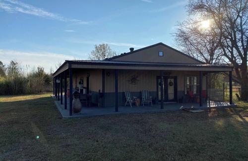 Pryor House | Charming 2-bedroom rural home outside of the city of Pryor Creek