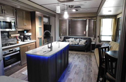 Key Largo Village RV Rental | Charming 2-bedroom RV Hideaway campground in Key Largo; Sun & Fun!