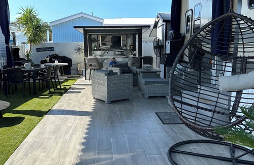 Key Largo Village RV Rental | Charming 2-bedroom RV Hideaway campground in Key Largo; Sun & Fun!