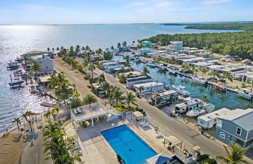 Key Largo Village RV Rental | Charming 2-bedroom RV Hideaway campground in Key Largo; Sun & Fun!