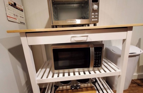 Headland Cottage | Charming 2-bedroom tiny house is a welcoming space for up to 4 guests and pups