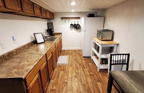 Headland Cottage | Charming 2-bedroom tiny house is a welcoming space for up to 4 guests and pups