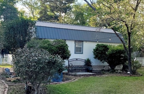 Headland Cottage | Charming 2-bedroom tiny house is a welcoming space for up to 4 guests and pups