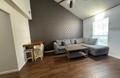 South Baton Rouge Apartment | Charming 2-bedroom townhome in brilliant Baton Rouge minutes from LSU