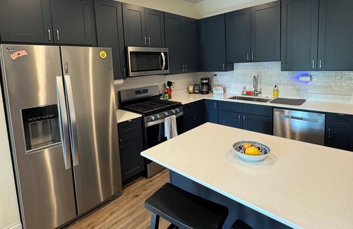 Logan Square House | Charming 2-bedroom urban oasis in fabulous Chicago!