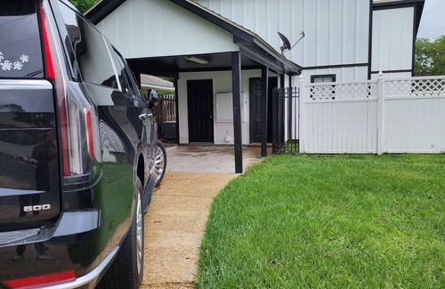 Mid City South House | Charming 2-bedroom house in wonderful Baton Rouge with AC, WiFi