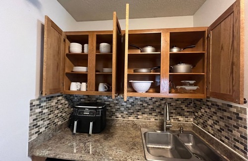 South Baton Rouge House | Charming 2-bedroom townhome in brilliant Baton Rouge minutes from LSU