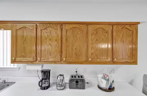 New Castle House | Charming 2-bedroom house with WiFi, AC in Center Point