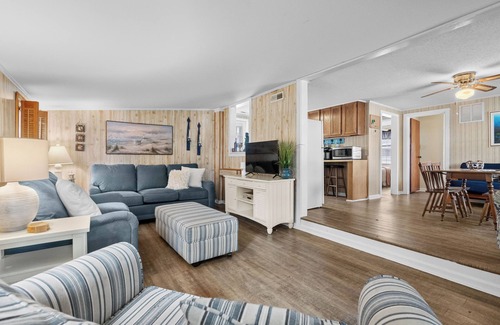Surfside Beach Cottage | Charming 2-bedroom cottage, walking distance to the beach
