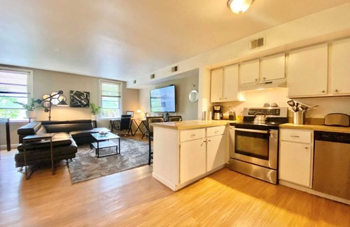 Ridley Park House | Charming 2-bedroom townhome with AC, Ridley Park near Boeing, Train, Philly