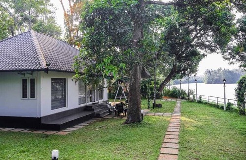 Irinjalakuda Villa | Charming 2-bedroom villa in fabulous Thrissur with AC