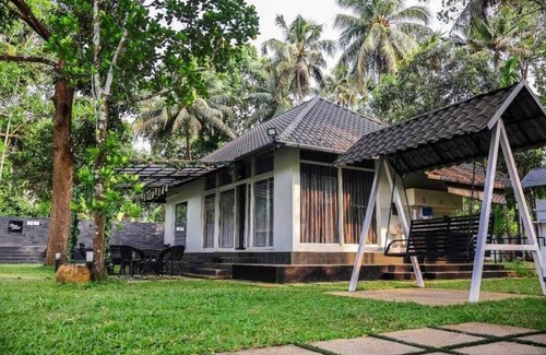 Irinjalakuda Villa | Charming 2-bedroom villa in fabulous Thrissur with AC