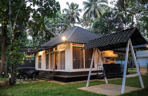 Irinjalakuda Villa | Charming 2-bedroom villa in fabulous Thrissur with AC