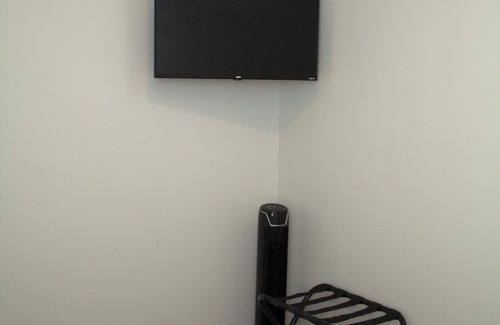 Hartford Villa | Charming 2-bedroom villa in Hartford with WiFi, AC