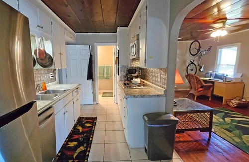 Southgate House | Charming 2 BR/2 B Bungalow on 1/3 acre with plenty of room for boat/RV parking