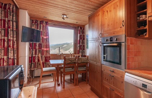 Meribel-Mottaret Apartment | Charming 2-room flat with terrace and new kitchen in the heart of Méribel, direct access to slopes