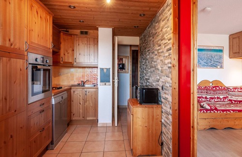 Meribel-Mottaret Apartment | Charming 2-room flat with terrace and new kitchen in the heart of Méribel, direct access to slopes