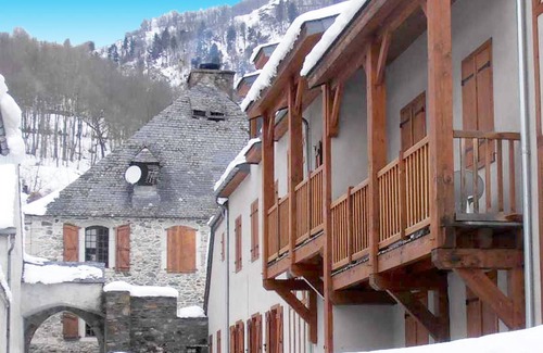 Vignec Apartment | Charming 2-Room Apartment for 6 with Pool Access in Vignec Village