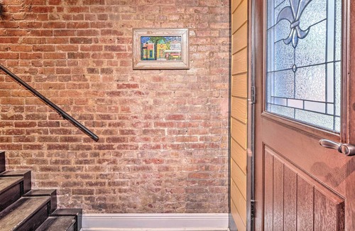 Welsh Apartment | Charming 2-Story Apt - 26 Mi to Lake Charles!