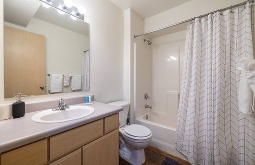 Covington Apartment | Charming 2BD/2BA Retreat in Covington – Your Perfect Getaway