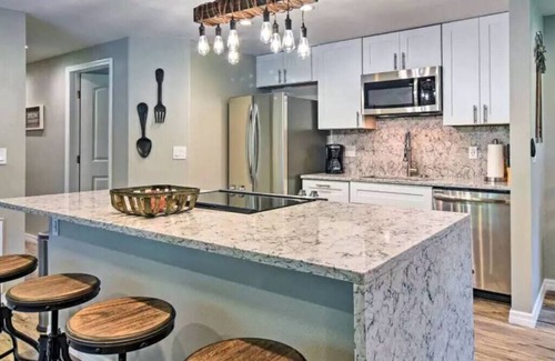 South Bradenton Condo | *Charming 2bed 2 bath 6 mins from IMG*