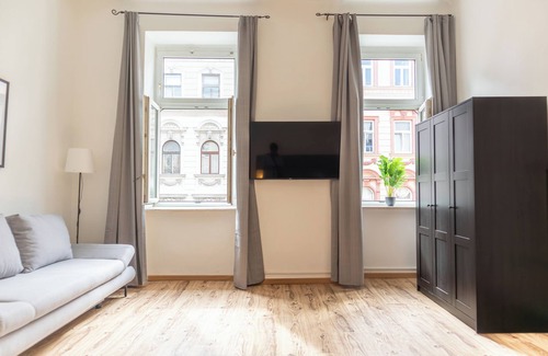 Rudolfsheim-Funfhaus Apartment | Charming 2BR Apt Close to Westbahnhof