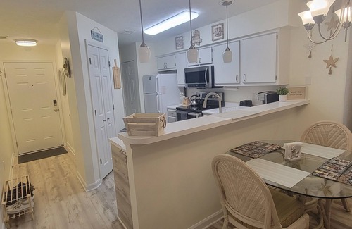 Carolina Forest Condo | Charming 2BR Condo w/Pools, Hot Tub & Waterway Views Near Myrtle Bch Attractions