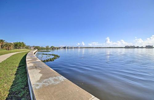 Lake Worth Apartment | Charming 2BR Lake Worth Condo Steps from the Water