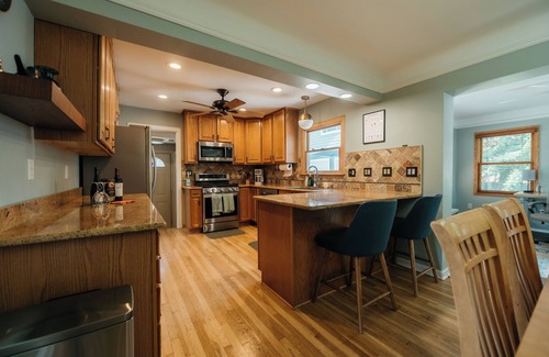 Grosse Pointe House | Charming 3-bedroom house with WiFi, AC in beautiful Grosse Pointe Park